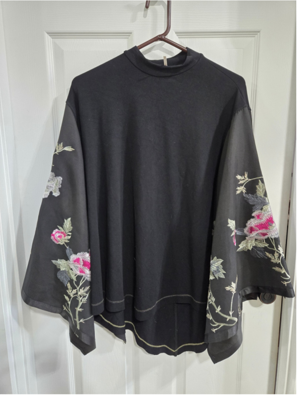 Women's Free People Floral Embroidered top Black Size S